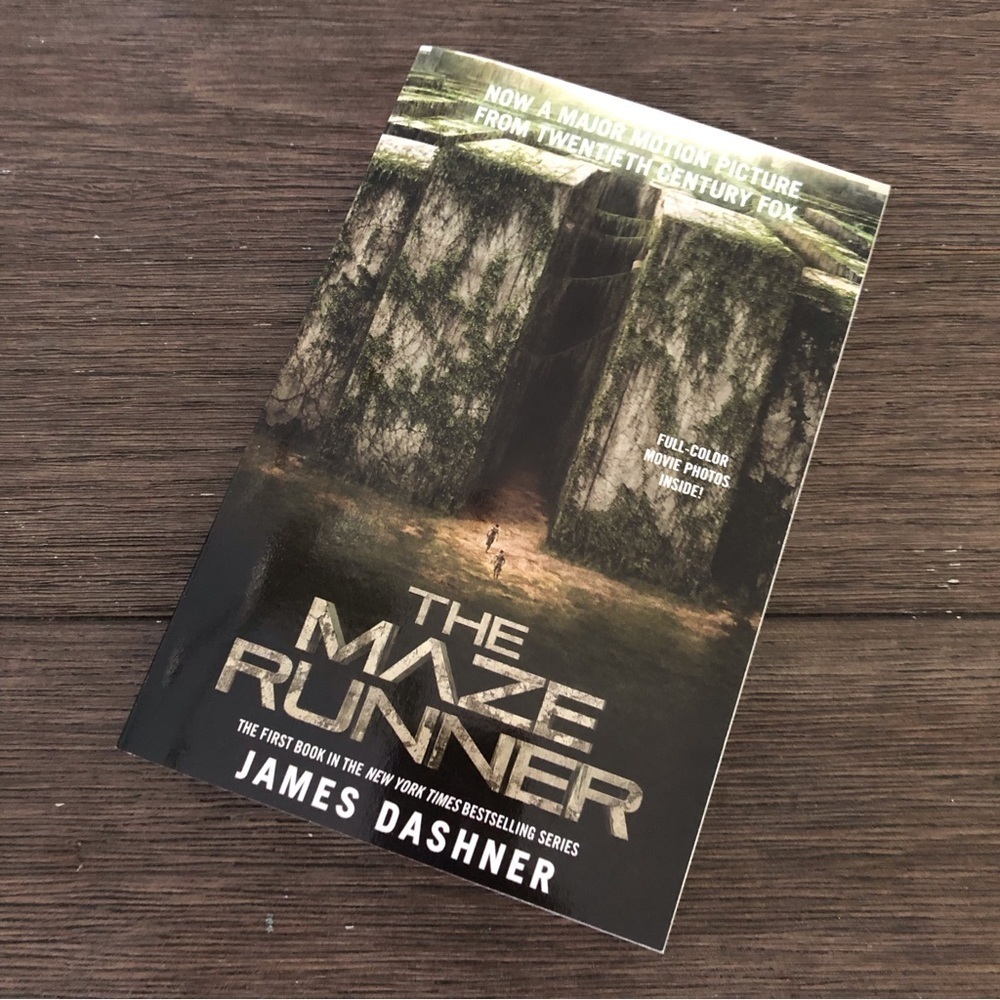 The Maze Runner Series: The Maze Runner by: James Dashner paperback book